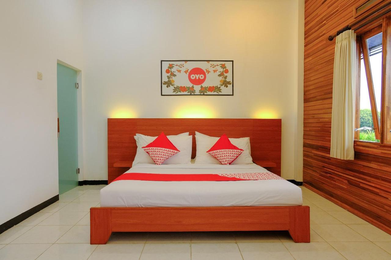 Oyo 446 Hotel Kawi Surapatha Маланг Екстериор снимка