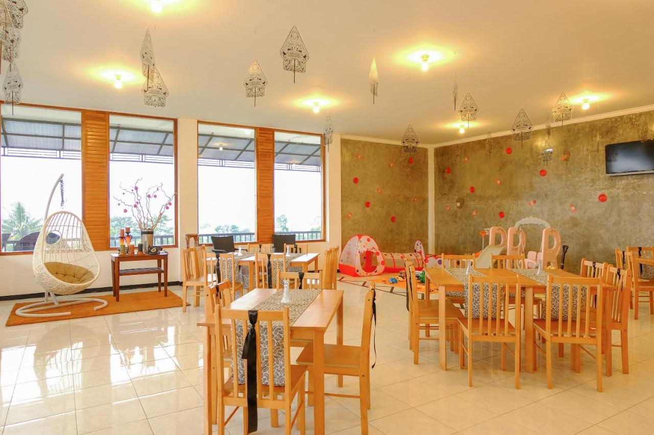 Oyo 446 Hotel Kawi Surapatha Маланг Екстериор снимка