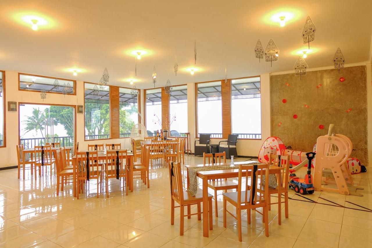Oyo 446 Hotel Kawi Surapatha Маланг Екстериор снимка