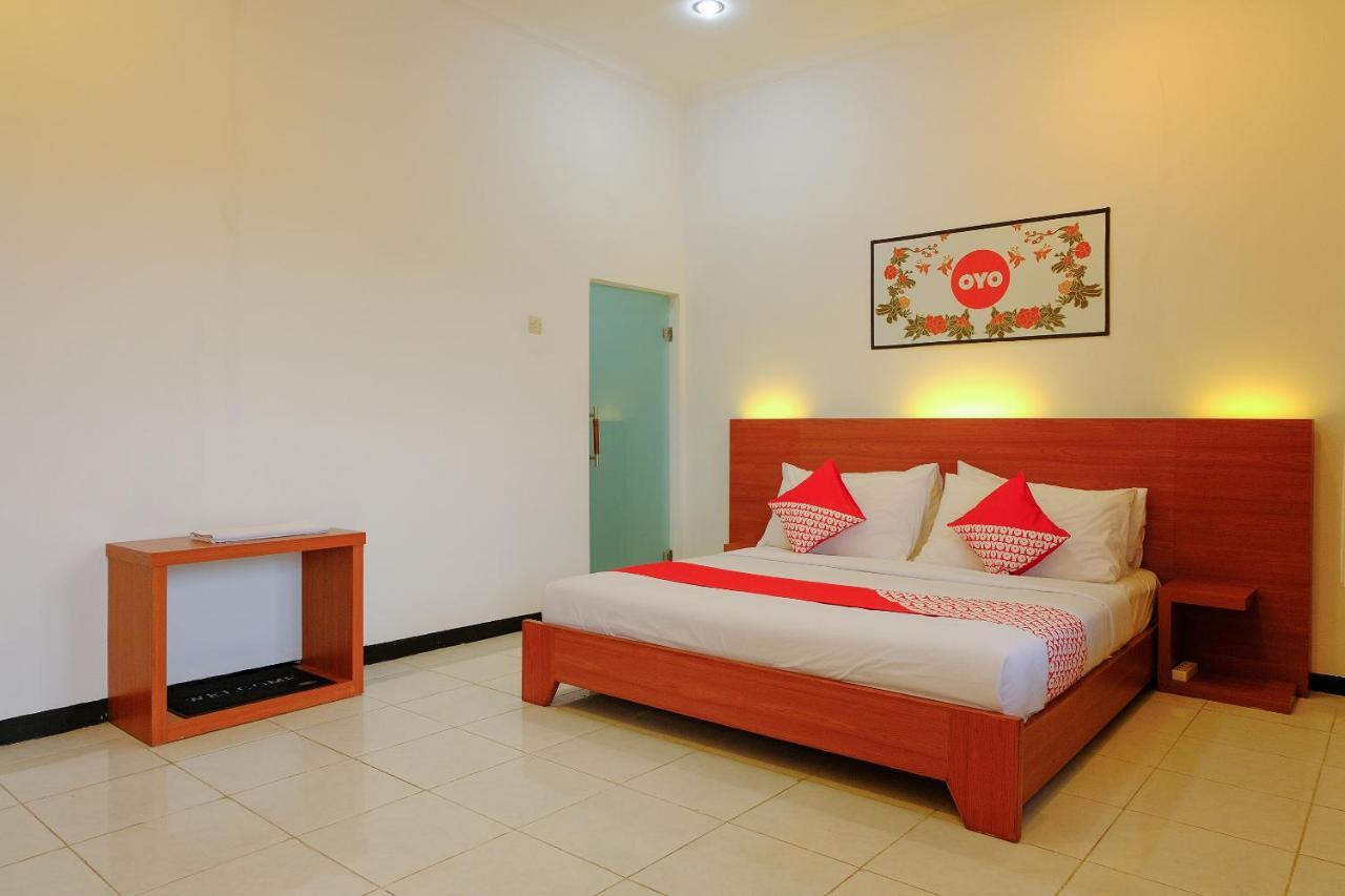 Oyo 446 Hotel Kawi Surapatha Маланг Екстериор снимка