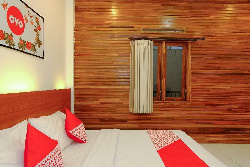 Oyo 446 Hotel Kawi Surapatha Маланг Екстериор снимка