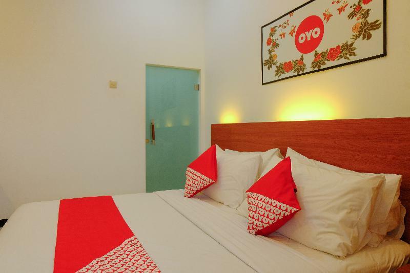 Oyo 446 Hotel Kawi Surapatha Маланг Екстериор снимка